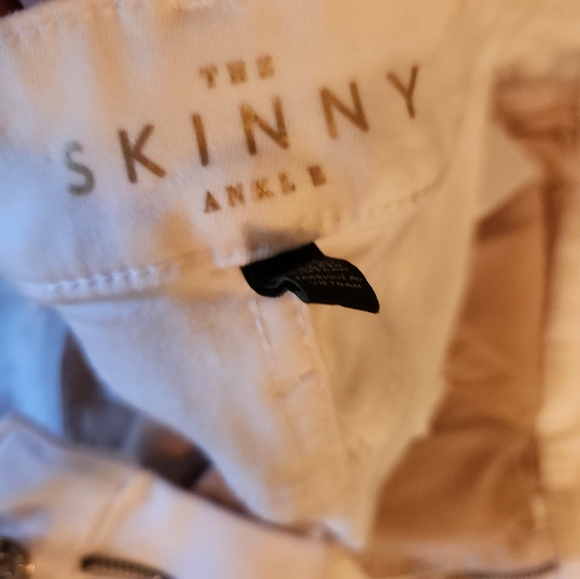 White House Black Market White Skinny Jeans Size 6 with Beaded Flowers - Picture 3 of 5